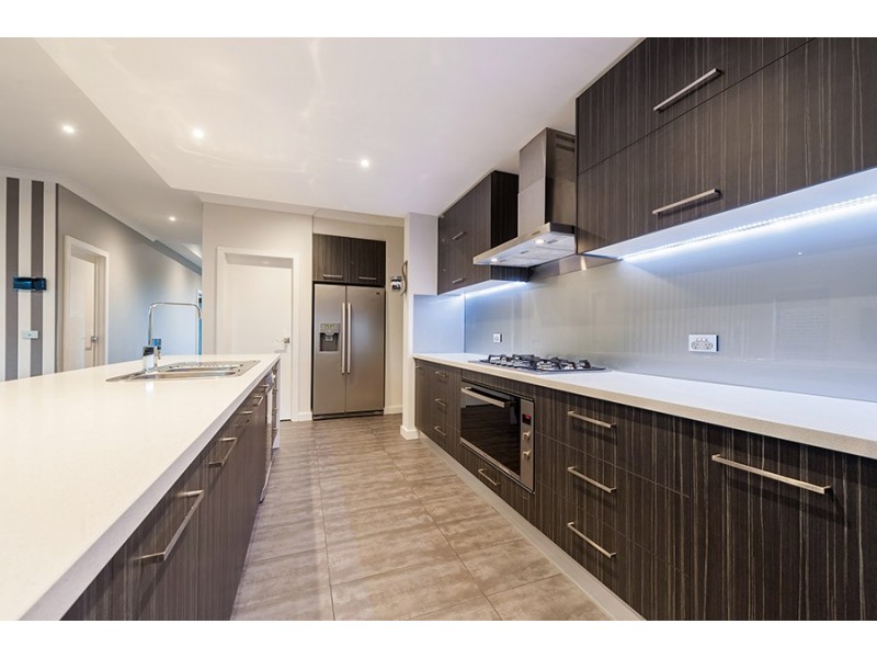 27 Thorngrove Avenue, Craigieburn VIC 3064