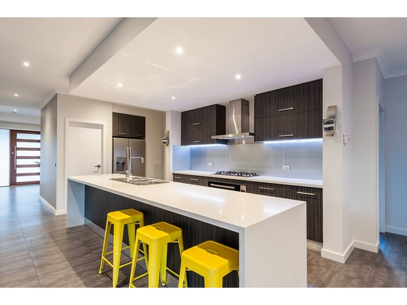 27 Thorngrove Avenue, Craigieburn VIC 3064