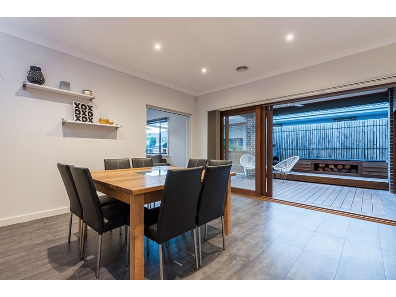 27 Thorngrove Avenue, Craigieburn VIC 3064