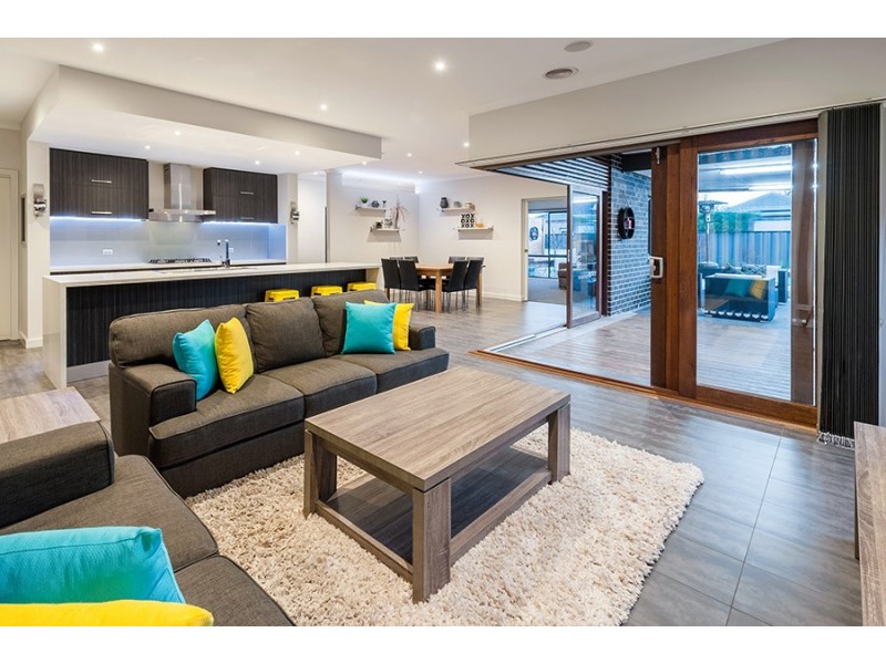 27 Thorngrove Avenue, Craigieburn VIC 3064