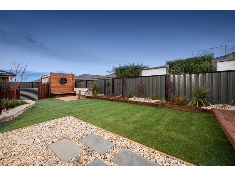 27 Thorngrove Avenue, Craigieburn VIC 3064