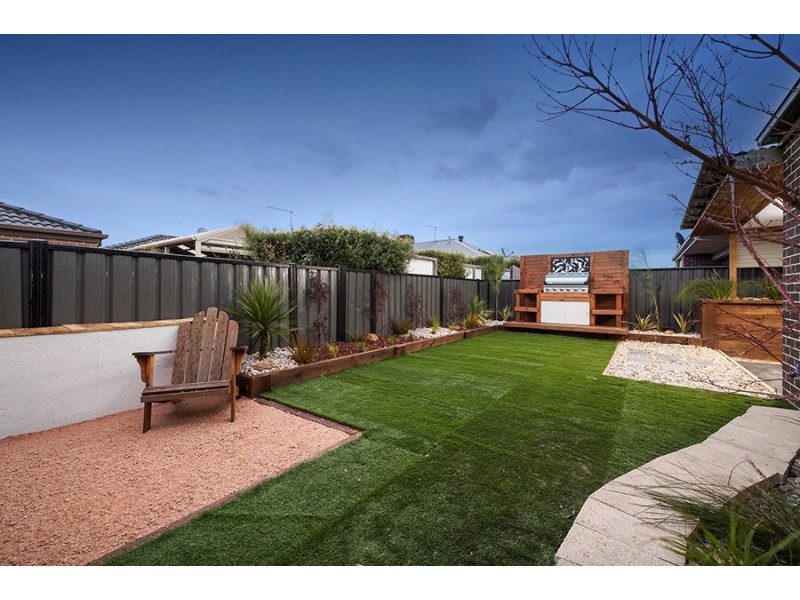 27 Thorngrove Avenue, Craigieburn VIC 3064