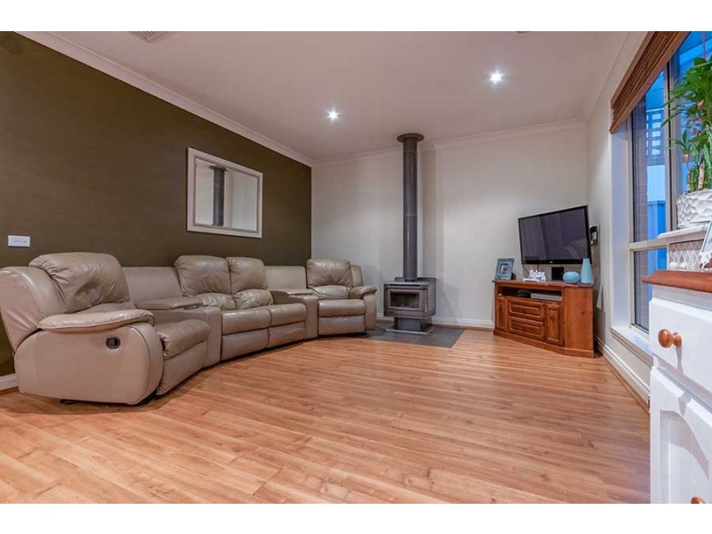 4 Tusmore Rise, Craigieburn VIC 3064