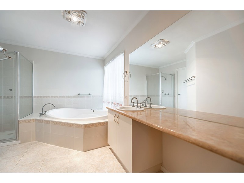 2 Deauville Green, Craigieburn VIC 3064