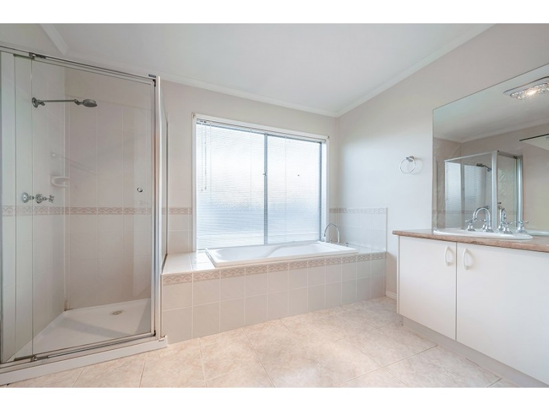 2 Deauville Green, Craigieburn VIC 3064