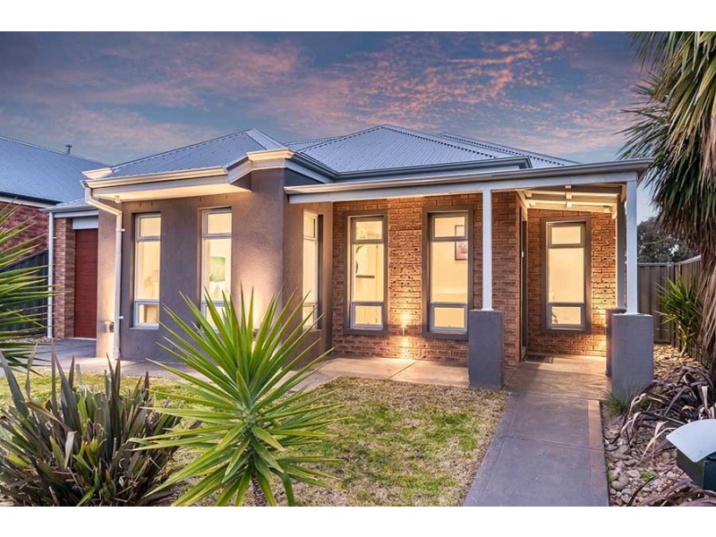 4 Girraween Crescent, Craigieburn VIC 3064