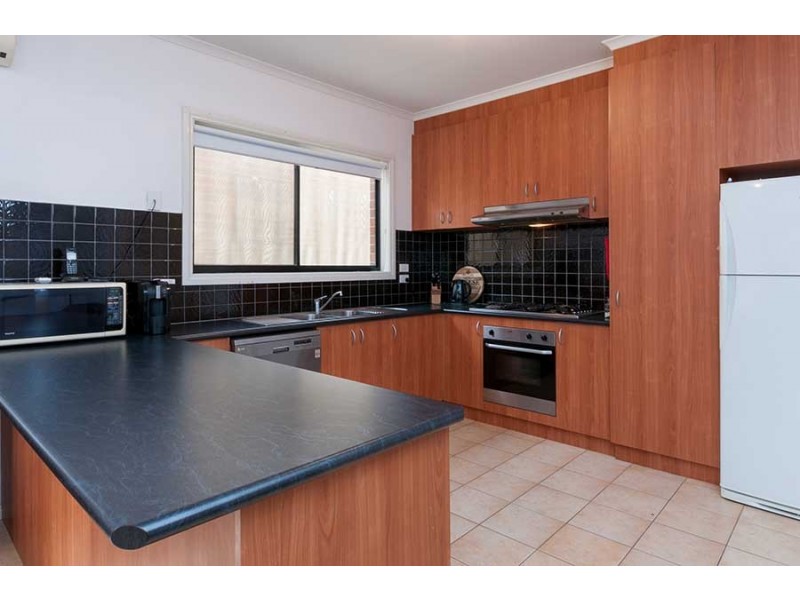 24 Thames Way, Roxburgh Park VIC 3064