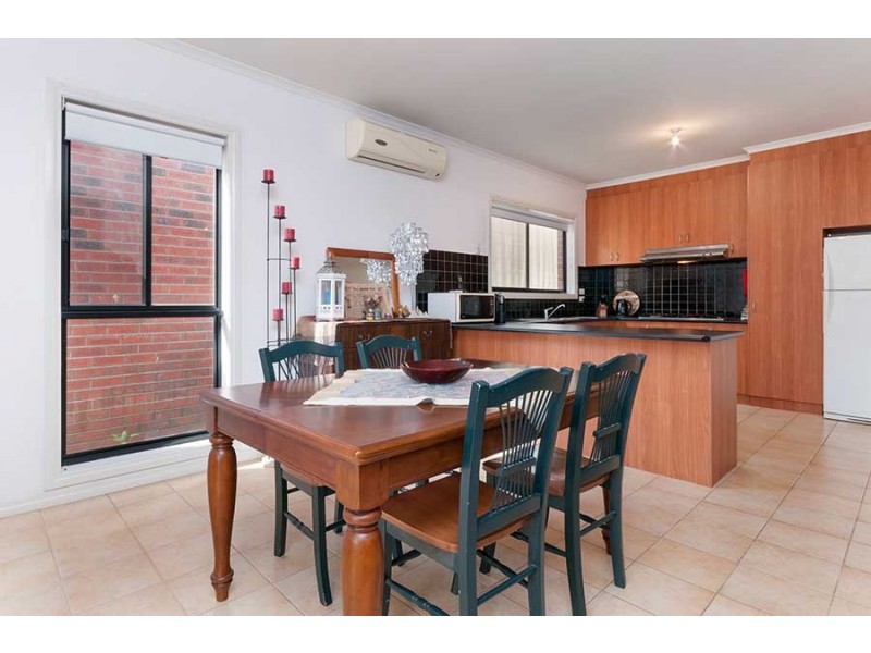 24 Thames Way, Roxburgh Park VIC 3064