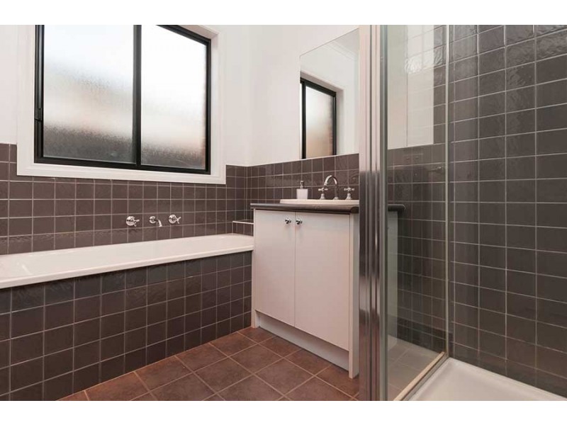 24 Thames Way, Roxburgh Park VIC 3064