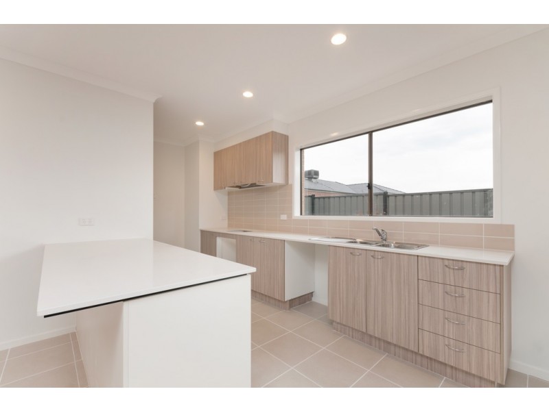 82 Bluebell Drive, Craigieburn VIC 3064