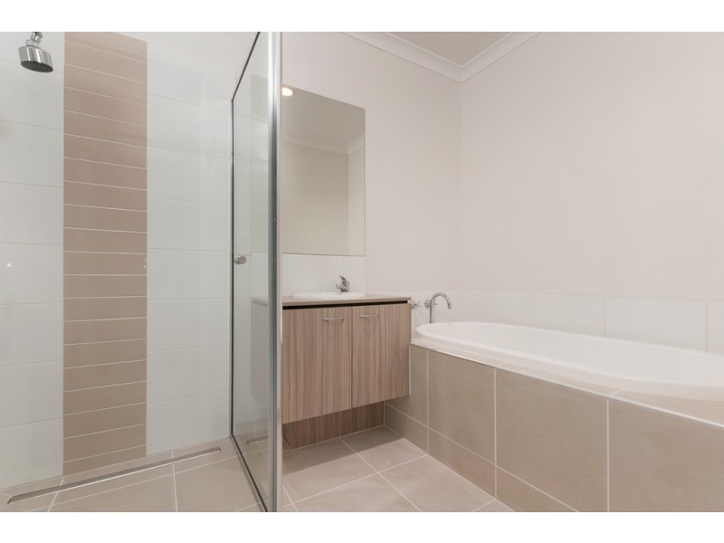 82 Bluebell Drive, Craigieburn VIC 3064