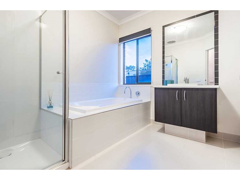 2 Melville Road, Craigieburn VIC 3064