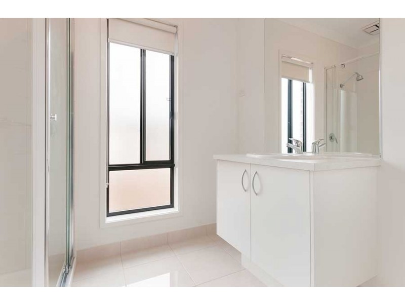 11 Yarradale Drive, Mickleham VIC 3064