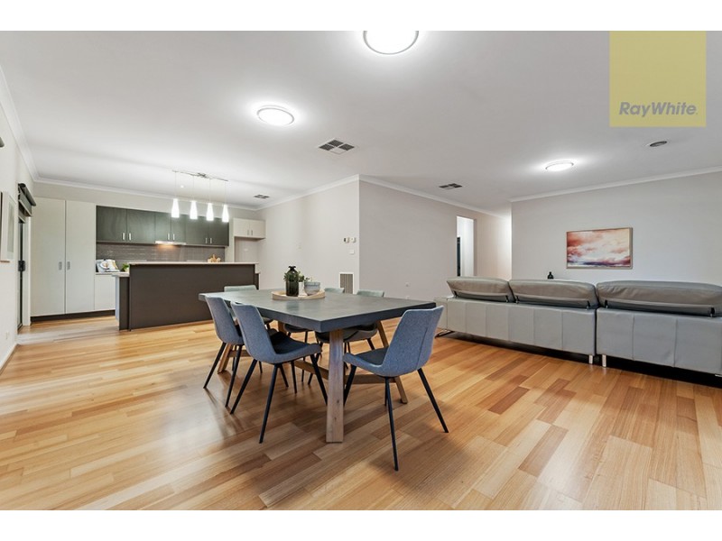 17 Westerfolds Loop, Craigieburn VIC 3064