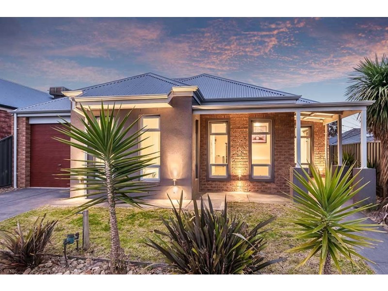 4 Girraween Crescent, Craigieburn VIC 3064