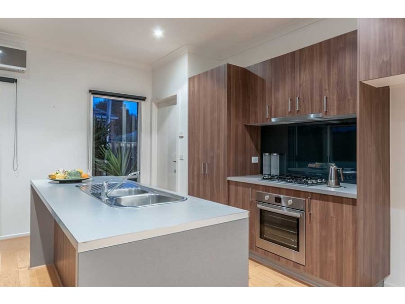 4 Girraween Crescent, Craigieburn VIC 3064