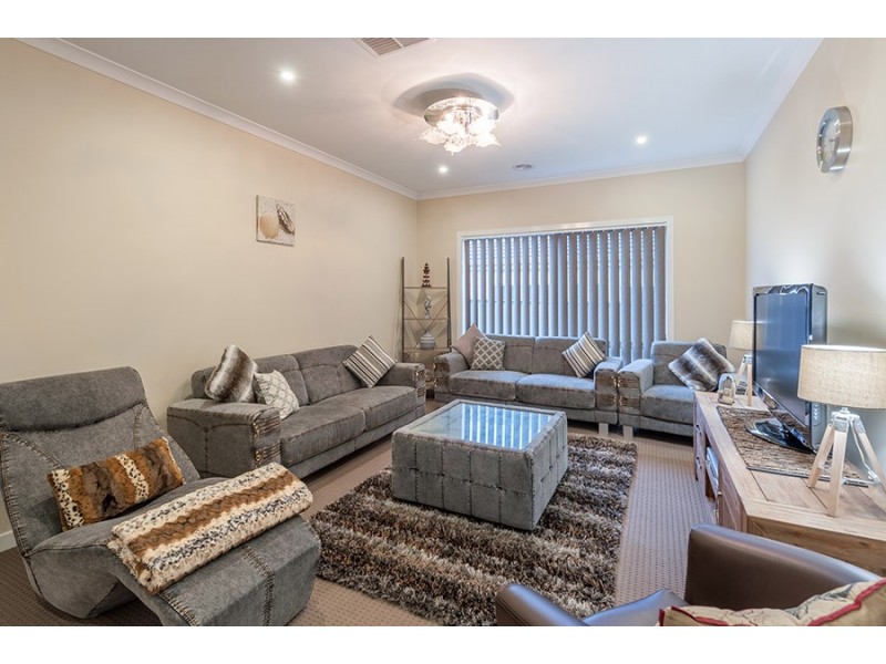 36 Baronial Way, Craigieburn VIC 3064