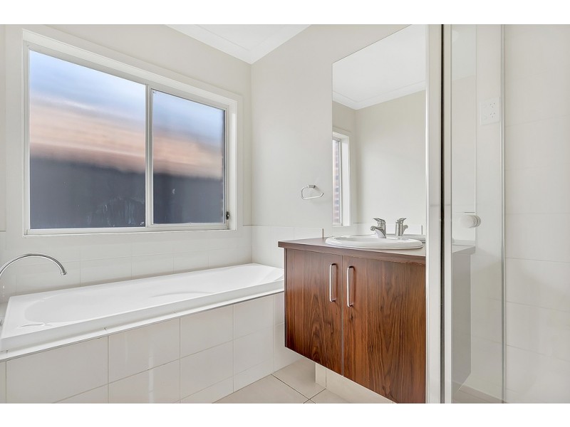 12 Rockwall Drive, Craigieburn VIC 3064