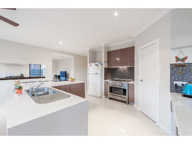 25 Mareeba Way, Craigieburn VIC 3064