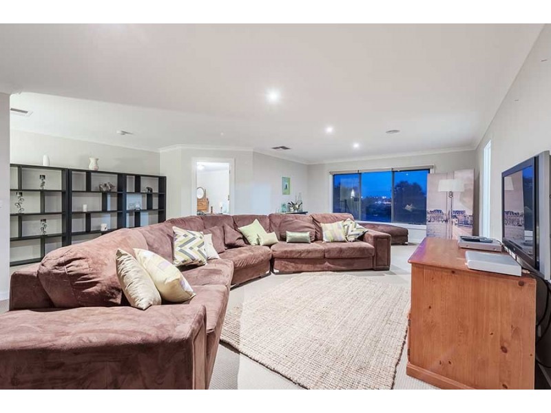 25 Mareeba Way, Craigieburn VIC 3064