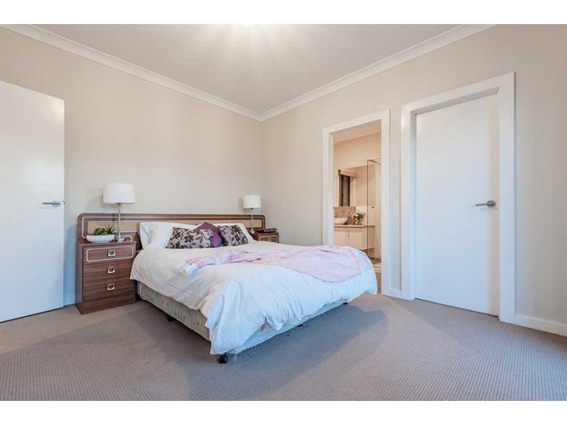 25 Mareeba Way, Craigieburn VIC 3064