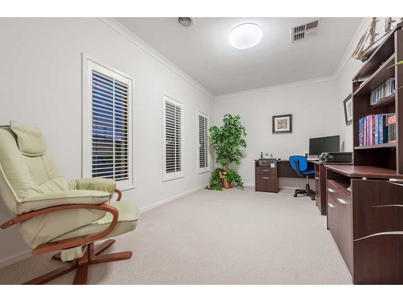 6 Arapiles Avenue, Craigieburn VIC 3064