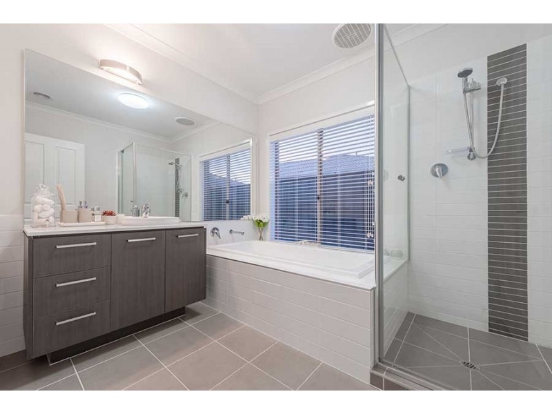 6 Arapiles Avenue, Craigieburn VIC 3064