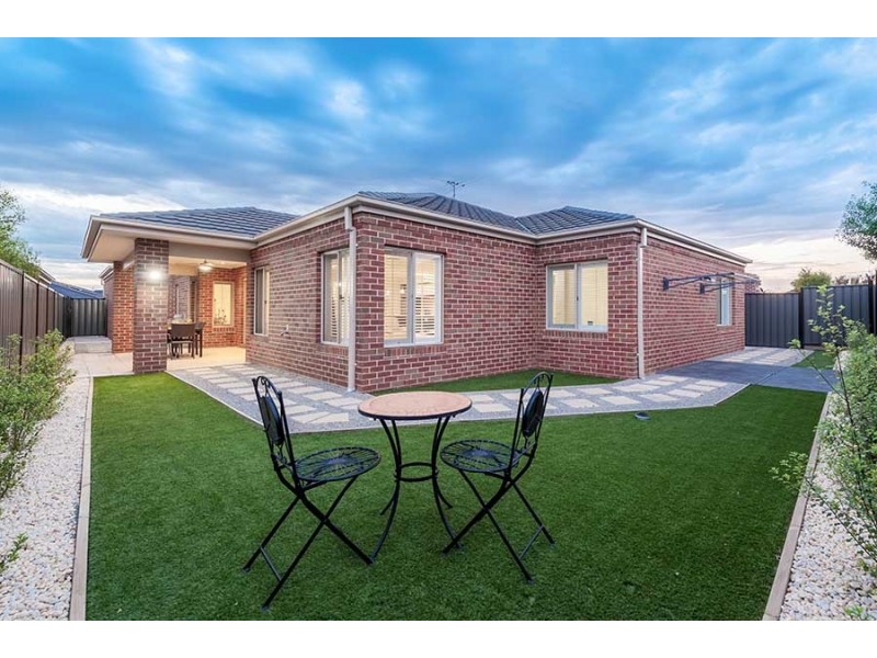 6 Arapiles Avenue, Craigieburn VIC 3064