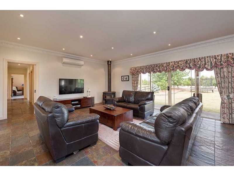 5 Lakeview Drive, Mickleham VIC 3064