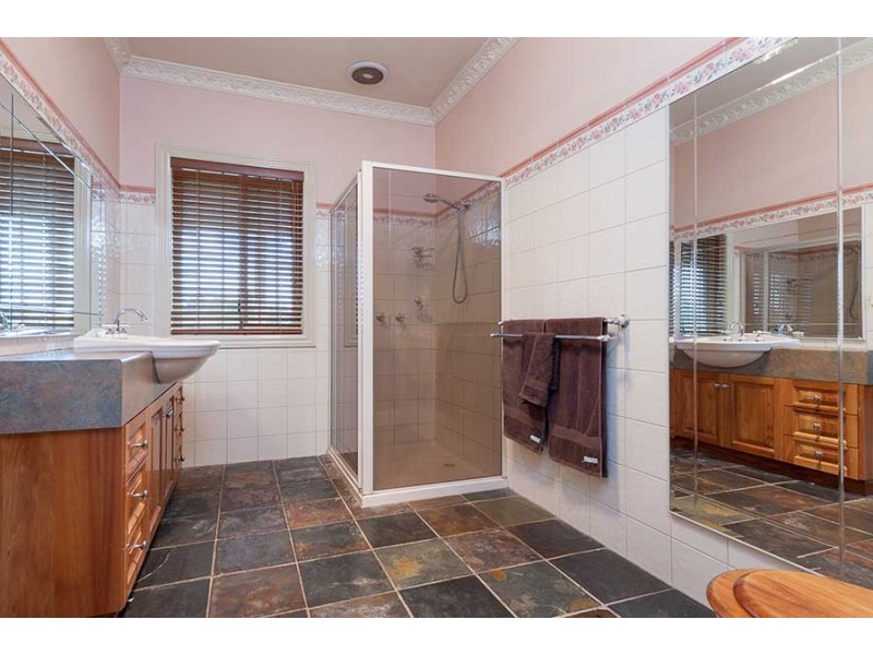 5 Lakeview Drive, Mickleham VIC 3064