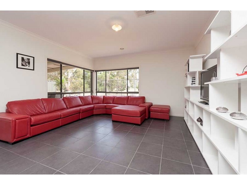 14 Chelmsford Court, Craigieburn VIC 3064