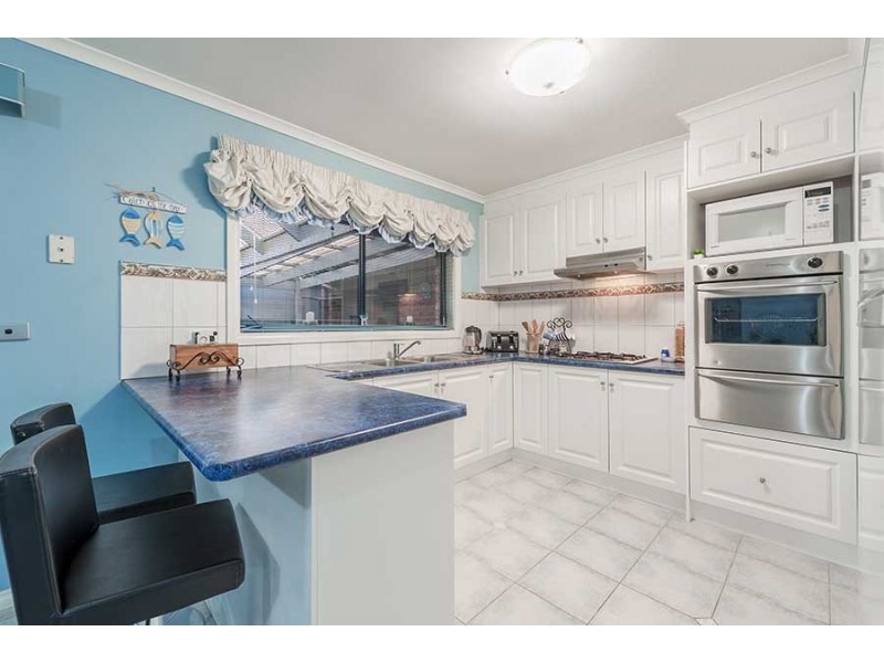 10 Edgecombe Way, Roxburgh Park VIC 3064