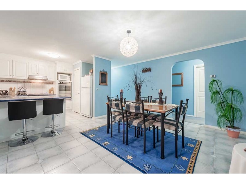 10 Edgecombe Way, Roxburgh Park VIC 3064