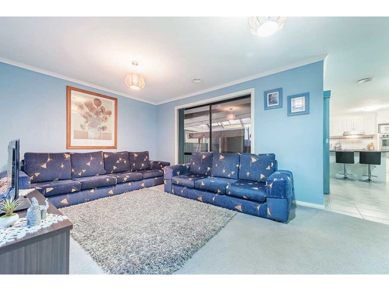 10 Edgecombe Way, Roxburgh Park VIC 3064