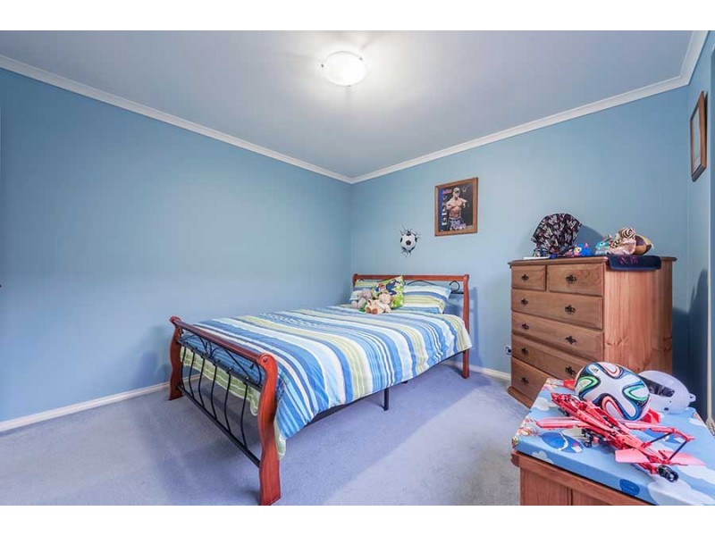 10 Edgecombe Way, Roxburgh Park VIC 3064