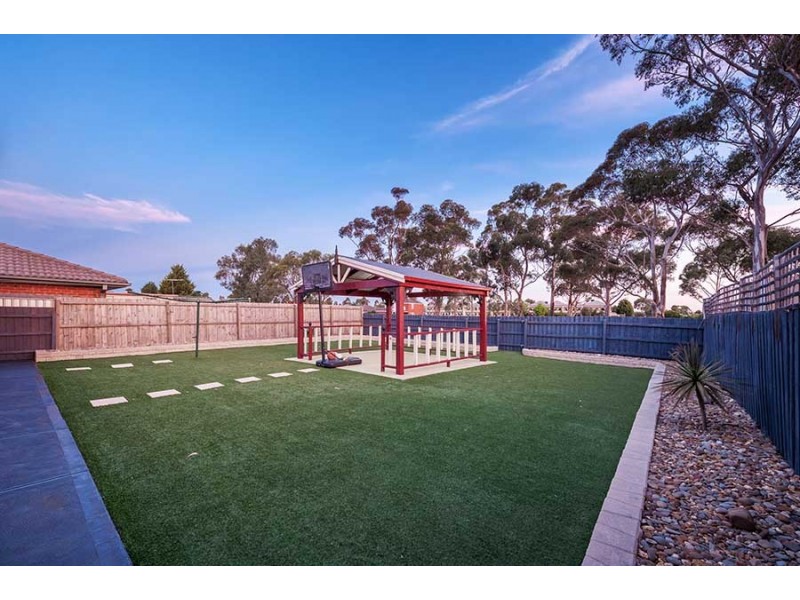 10 Edgecombe Way, Roxburgh Park VIC 3064
