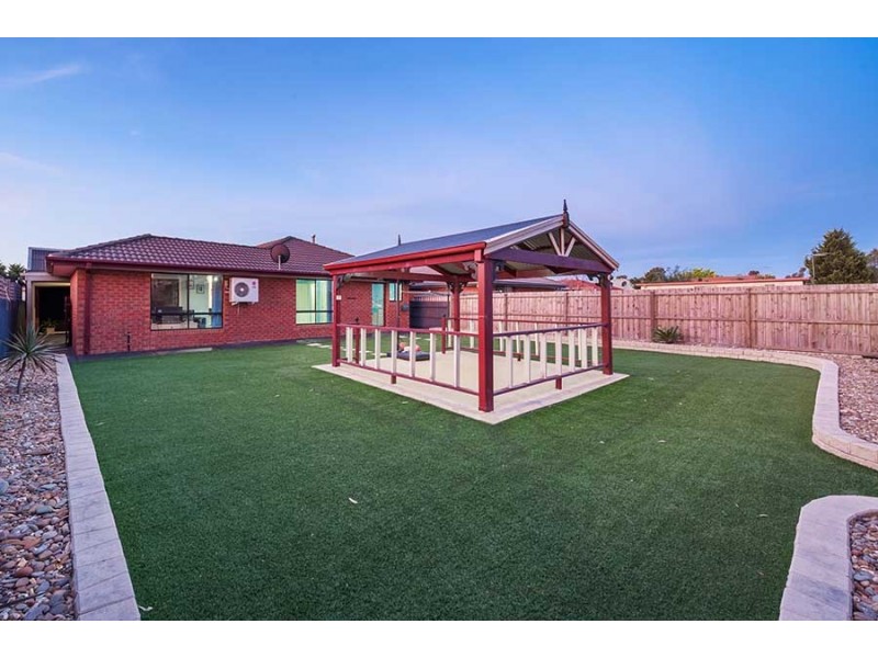 10 Edgecombe Way, Roxburgh Park VIC 3064