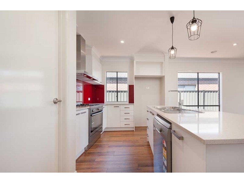 9 Black Wattle Road, Craigieburn VIC 3064
