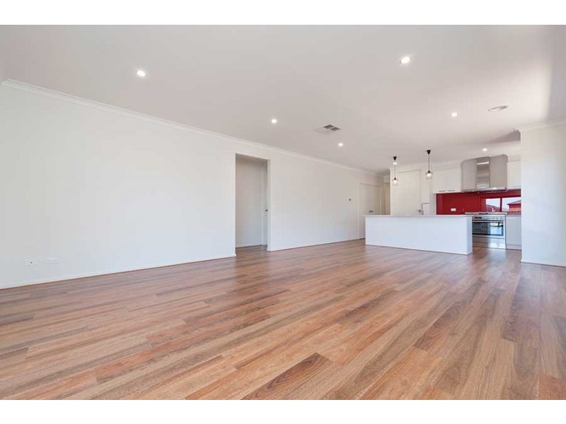 9 Black Wattle Road, Craigieburn VIC 3064