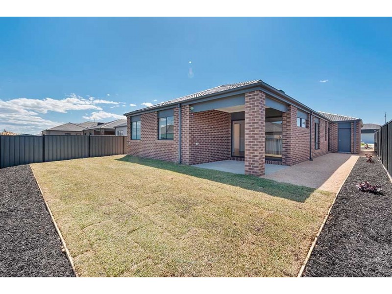 9 Black Wattle Road, Craigieburn VIC 3064