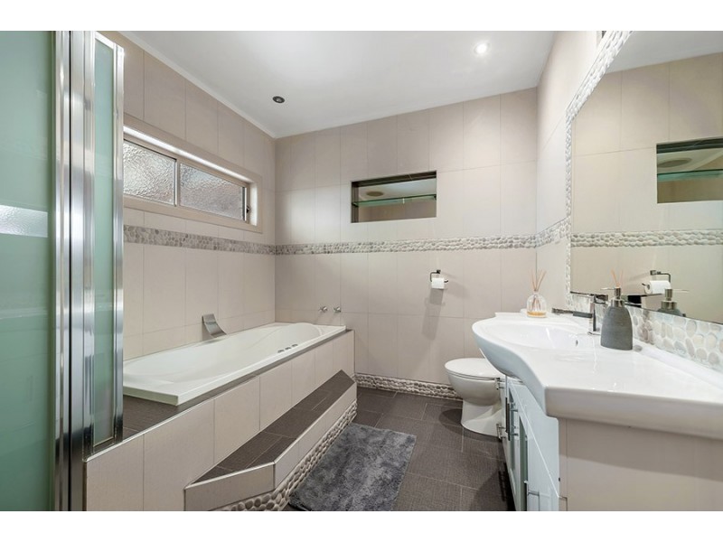 5 Creekwood Drive, Craigieburn VIC 3064