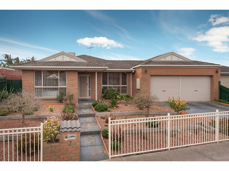 7 Edgecombe Way, Roxburgh Park VIC 3064