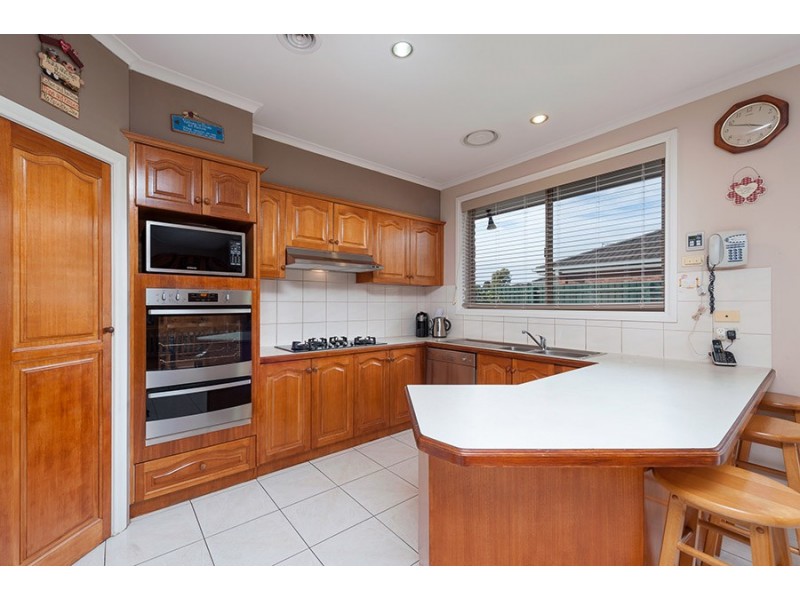 7 Edgecombe Way, Roxburgh Park VIC 3064