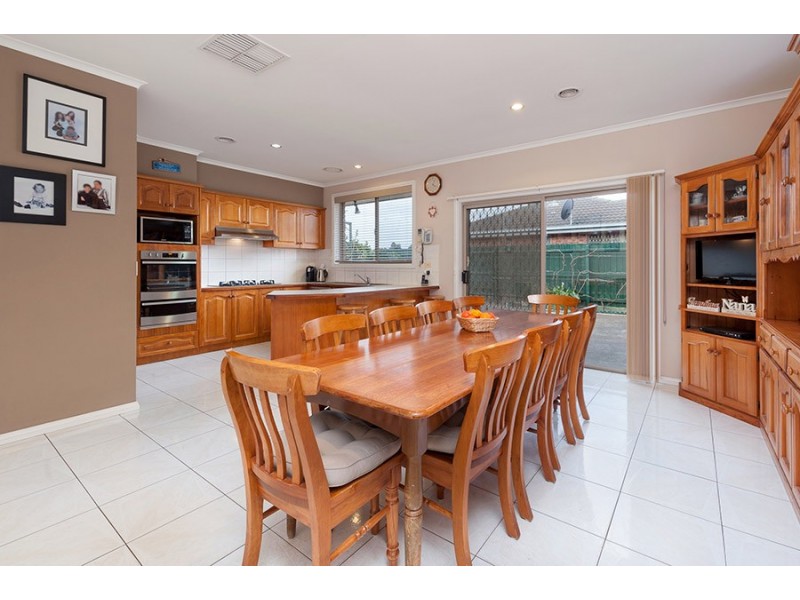 7 Edgecombe Way, Roxburgh Park VIC 3064