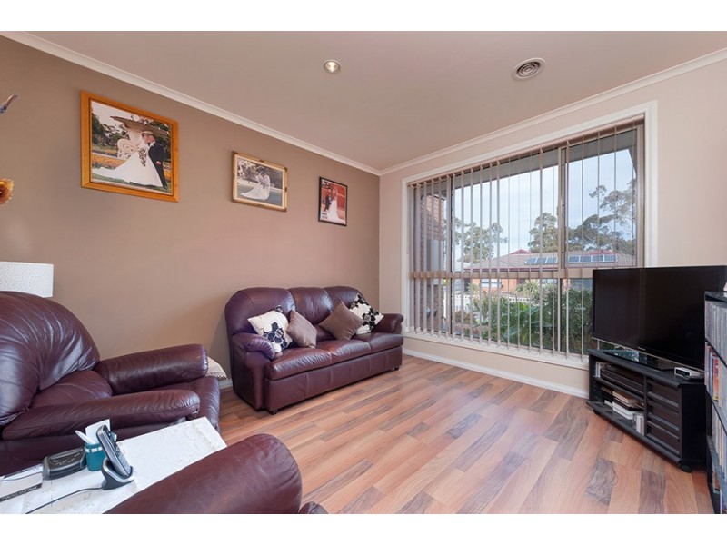 7 Edgecombe Way, Roxburgh Park VIC 3064