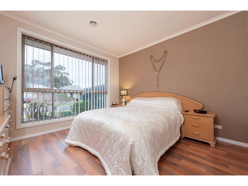 7 Edgecombe Way, Roxburgh Park VIC 3064