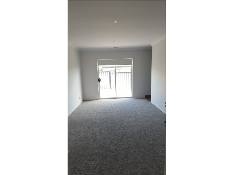 18 Euphoria Street, Craigieburn VIC 3064