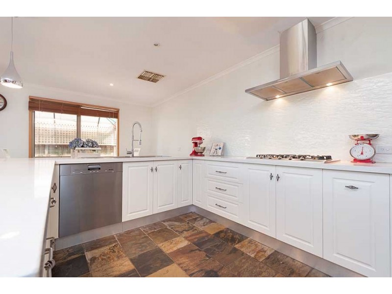 6 Bampton Mews, Craigieburn VIC 3064