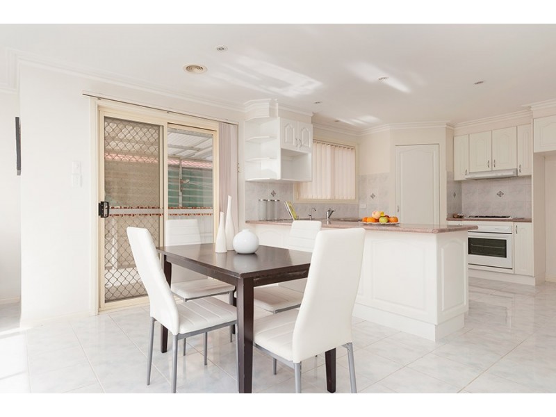 6 Hemsworth Court, Roxburgh Park VIC 3064