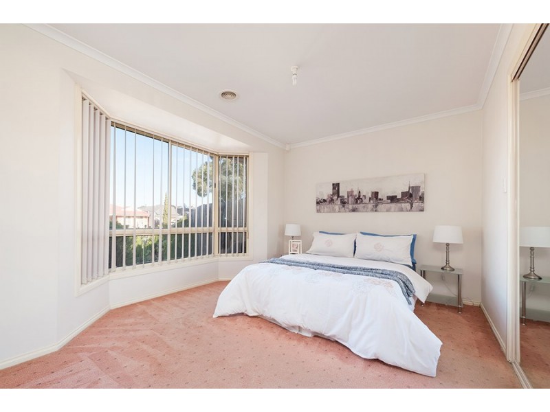 6 Hemsworth Court, Roxburgh Park VIC 3064